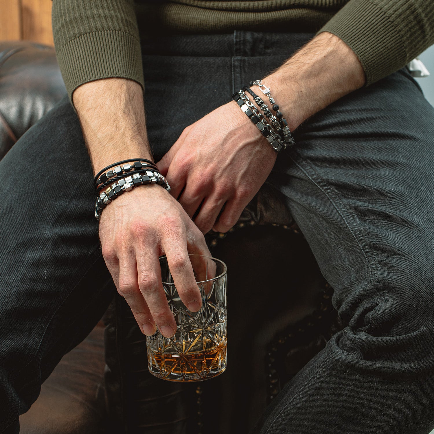 Bracciale cubes in onice striato e sfere di lava con Spikes Cubes in acciaio inox