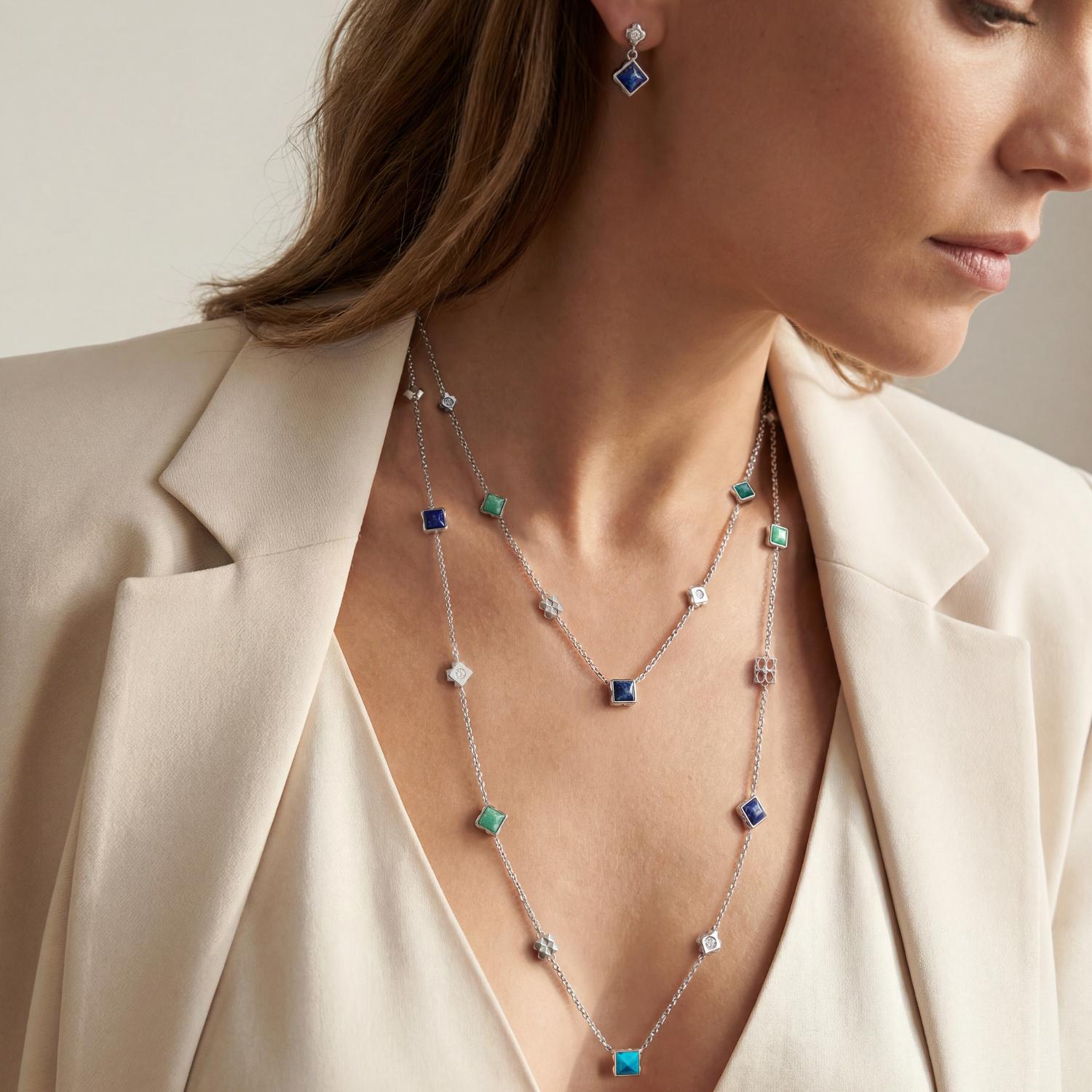 COEUR DE LION STATION Collection collana lungo argento-blu – indossato