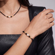 COEUR DE LION Bracciale Astoria Noir Pearl oro – indossato