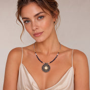 COEUR DE LION Collana Amulet Modern Future oro-nero – indossato