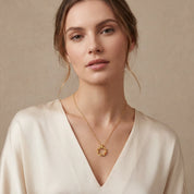 COEUR DE LION Collana Soft Cube Circle Glow Sunset oro – indossato