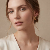 COEUR DE LION Orecchini a cerchio Soft Cube Circle Glow Sunset oro – indossato