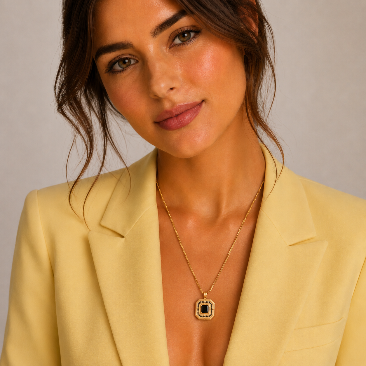 COEUR DE LION Collana Amuleto Icon Frame Pure Noir oro – indossato