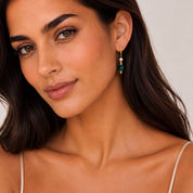 COEUR DE LION Orecchini Cocktail Pearls Emerald – indossato