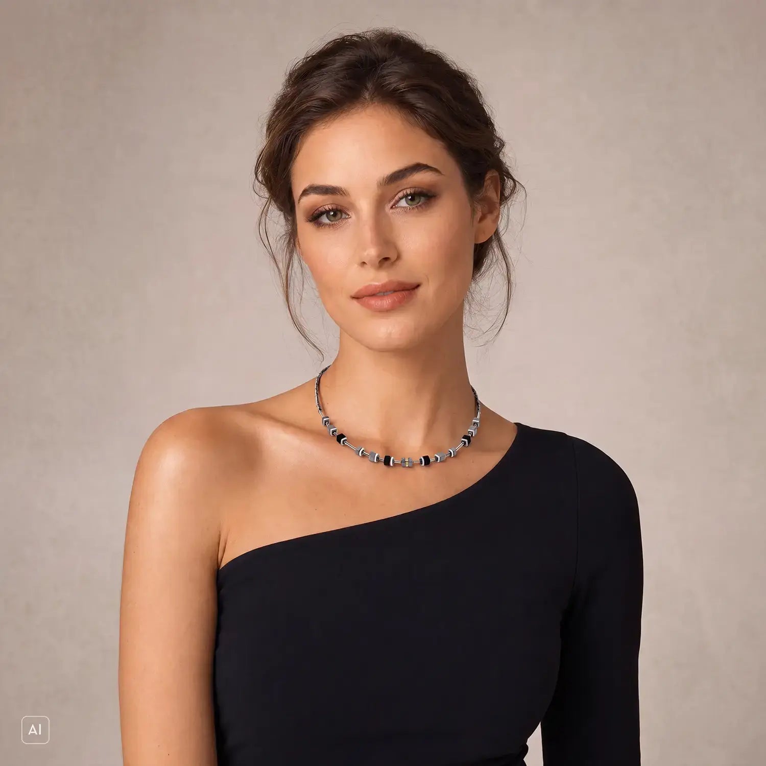 COEUR DE LION Collana Cube Eclipse Onyx – indossato