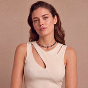 COEUR DE LION Collana GeoCUBE® Iconic Ruby Noir argento – indossato