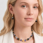 COEUR DE LION Collana GeoCUBE® Precious Classic Midnight Blue – indossato