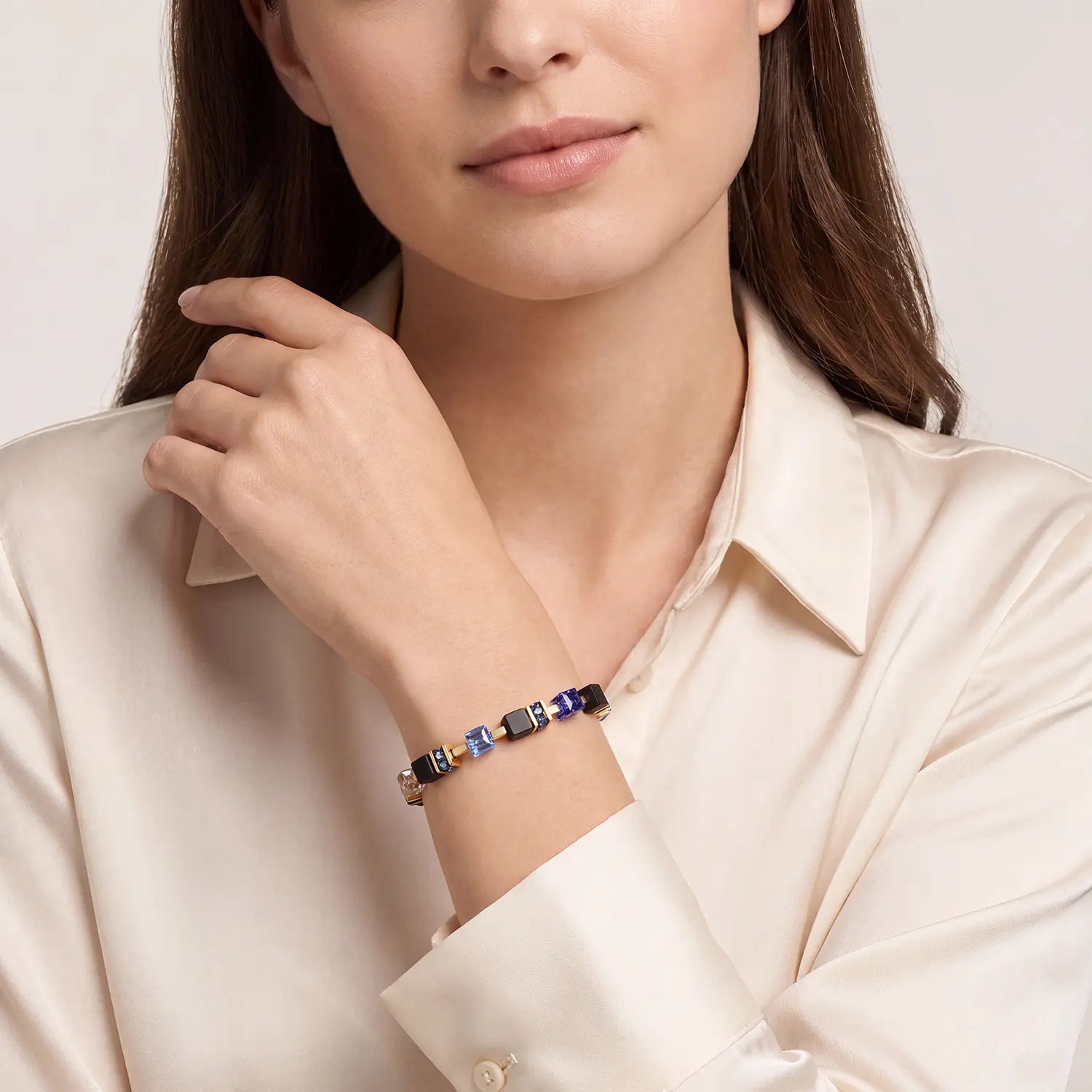 COEUR DE LION Bracciale GeoCUBE® Precious Classic Midnight Blue – indossato