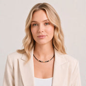 COEUR DE LION Collana Wave Cube Flow oro-nero – indossato