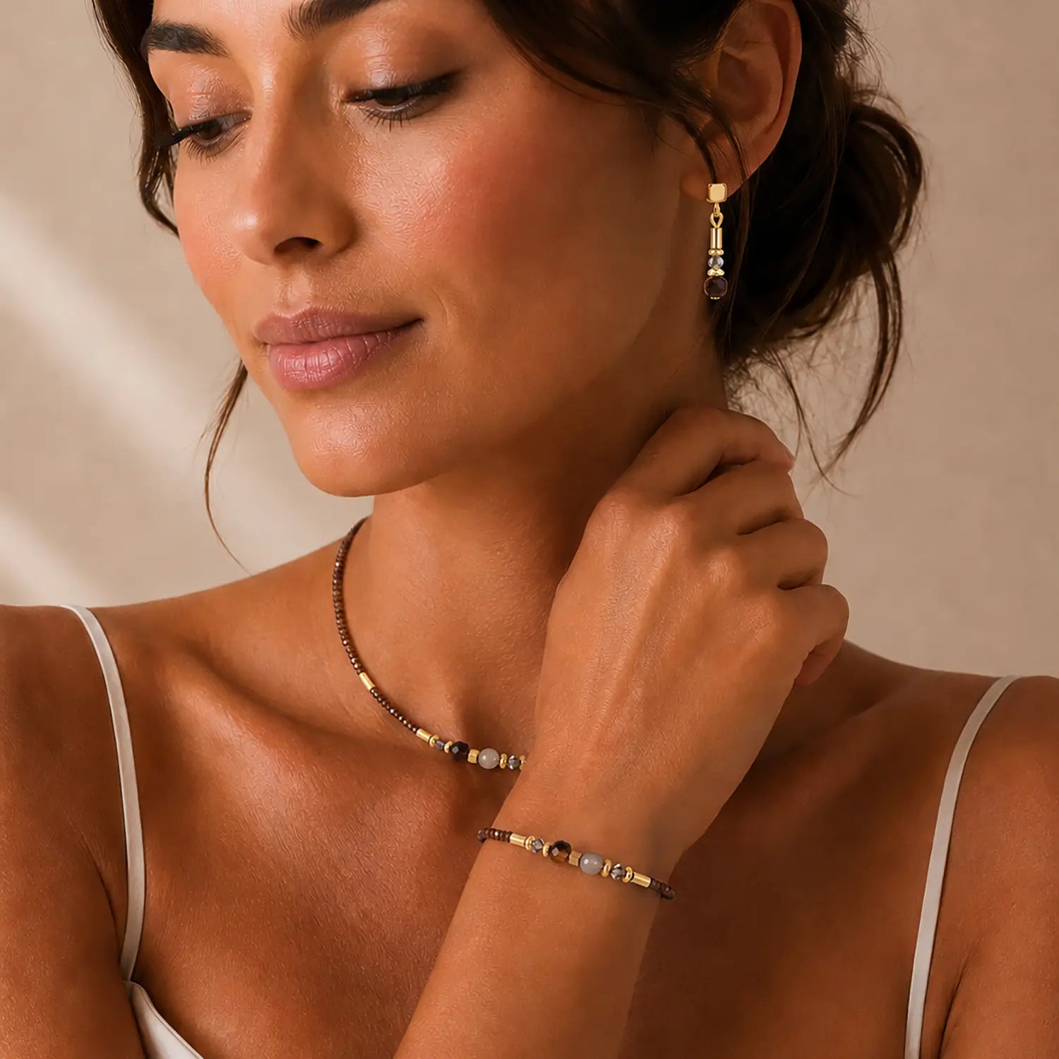 COEUR DE LION Bracciale Cube Balance Golden Hazel – indossato
