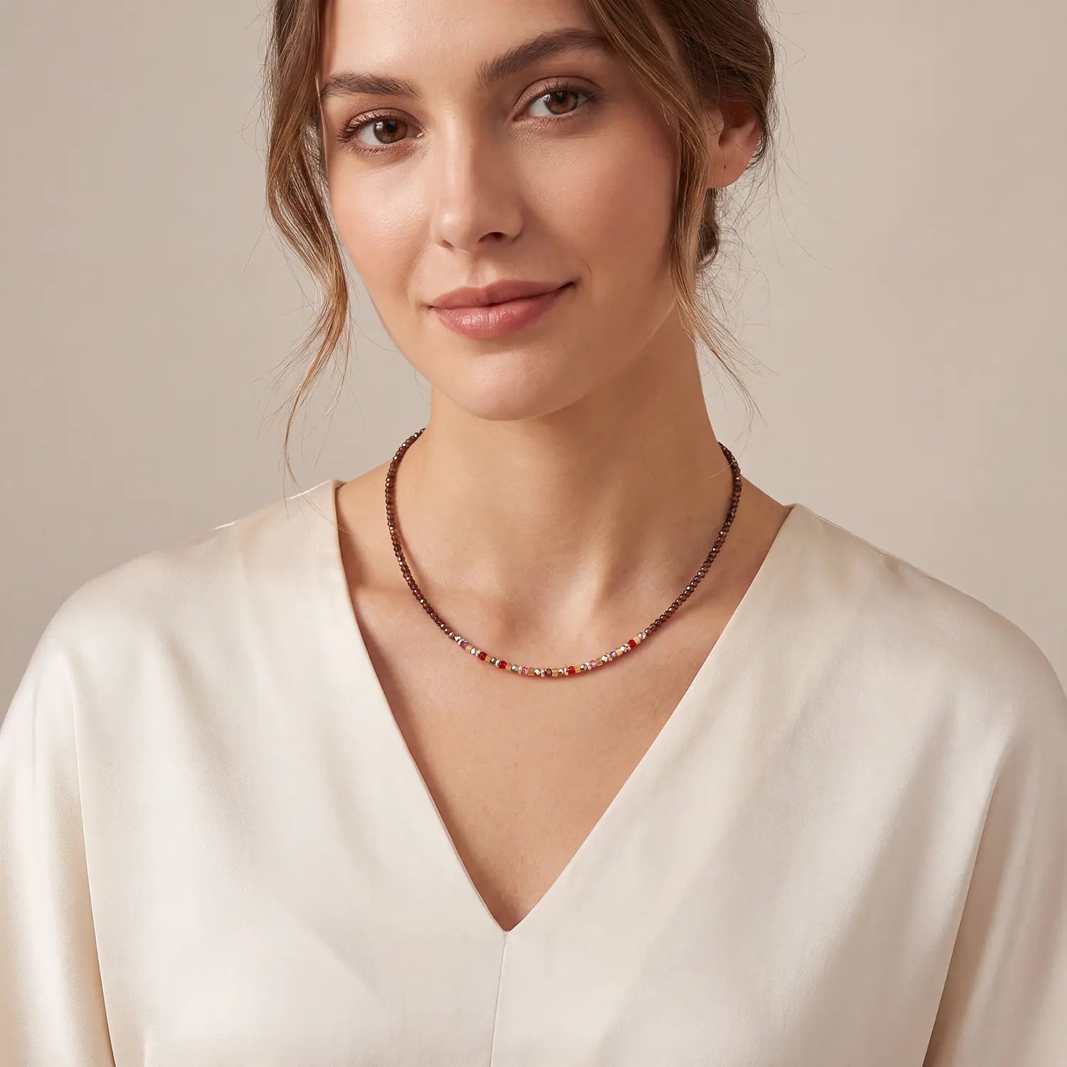 COEUR DE LION Collana Golden Whisper marrone-rosso – indossato