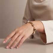 COEUR DE LION Bracciale Urban Nature Cube beige-oro – indossato