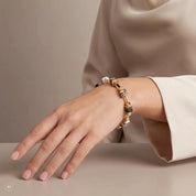 COEUR DE LION Bracciale Urban Nature Cube beige-oro – indossato