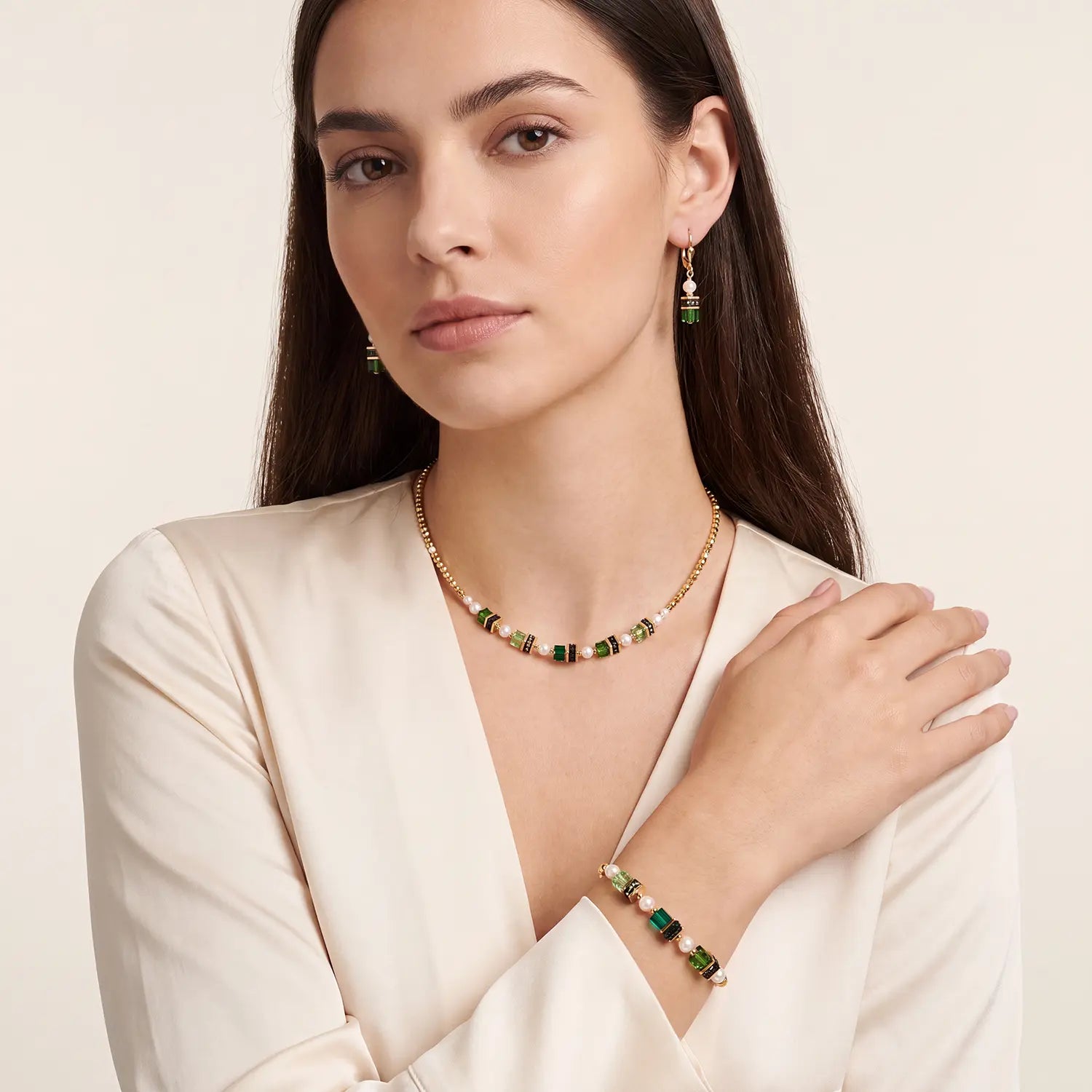 COEUR DE LION Collana Sparkling Princess oro-smeraldo – indossato