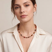 COEUR DE LION Collana GeoCUBE® Iconic Precious Amber Glow – indossato