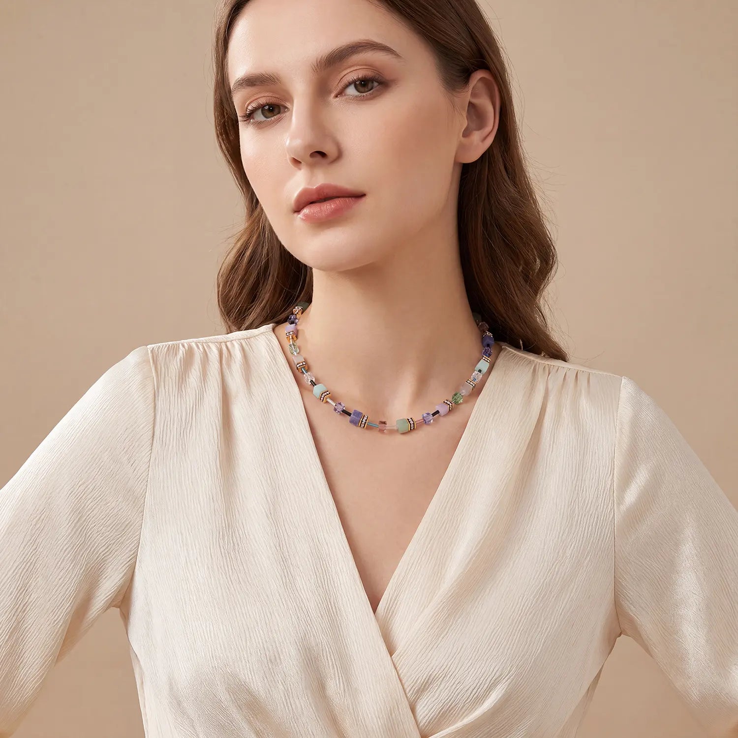 COEUR DE LION Collana GeoCUBE® Iconic Precious Pastel Garden – indossato