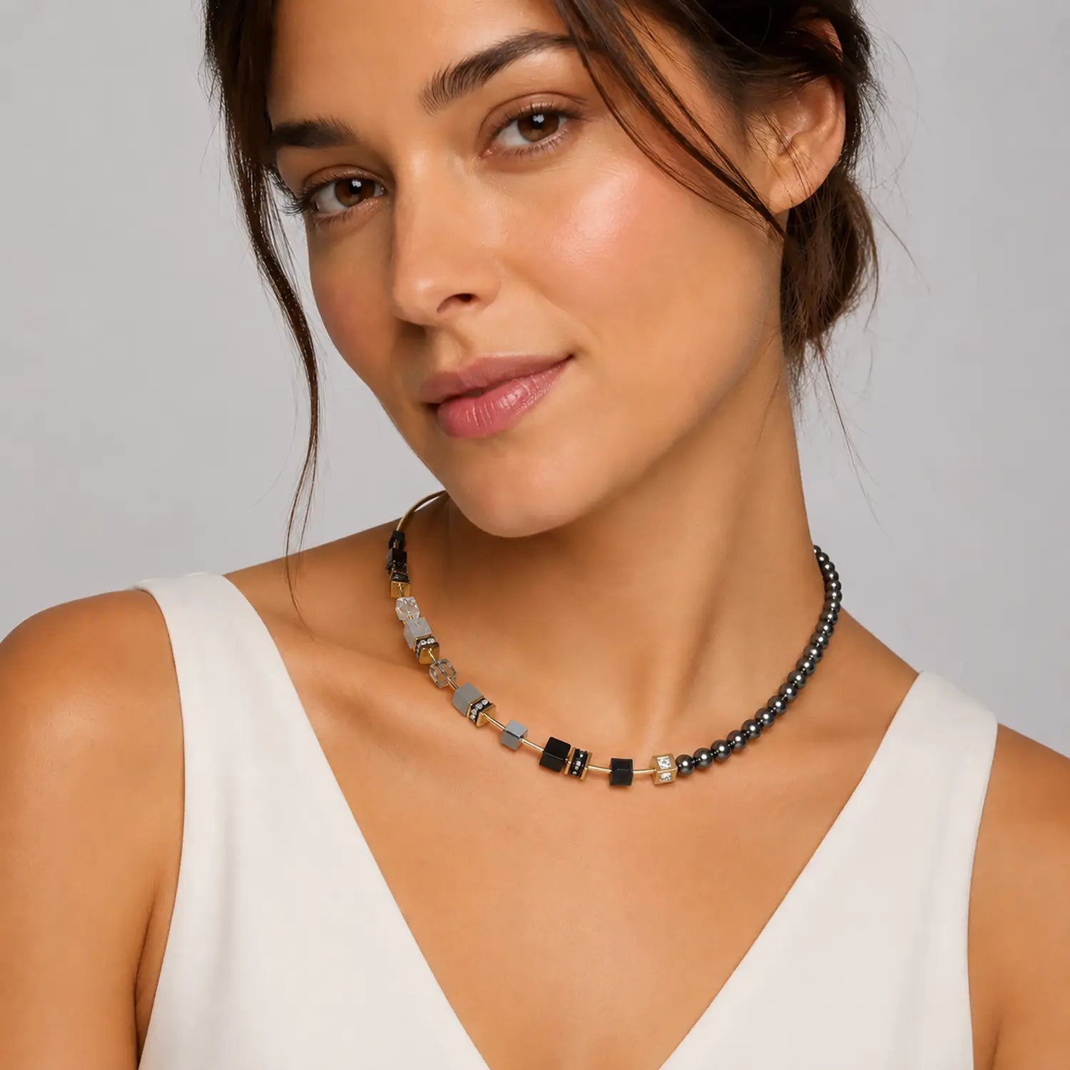 COEUR DE LION GeoCUBE® Precious Fusion Pearls Collana Anthracite Glow – indossato