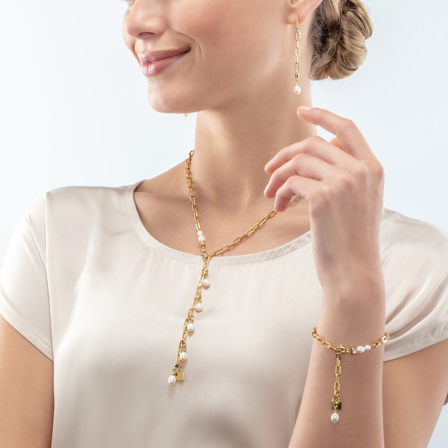 Collana Modern Chain oro e charm con perle d'acqua dolce