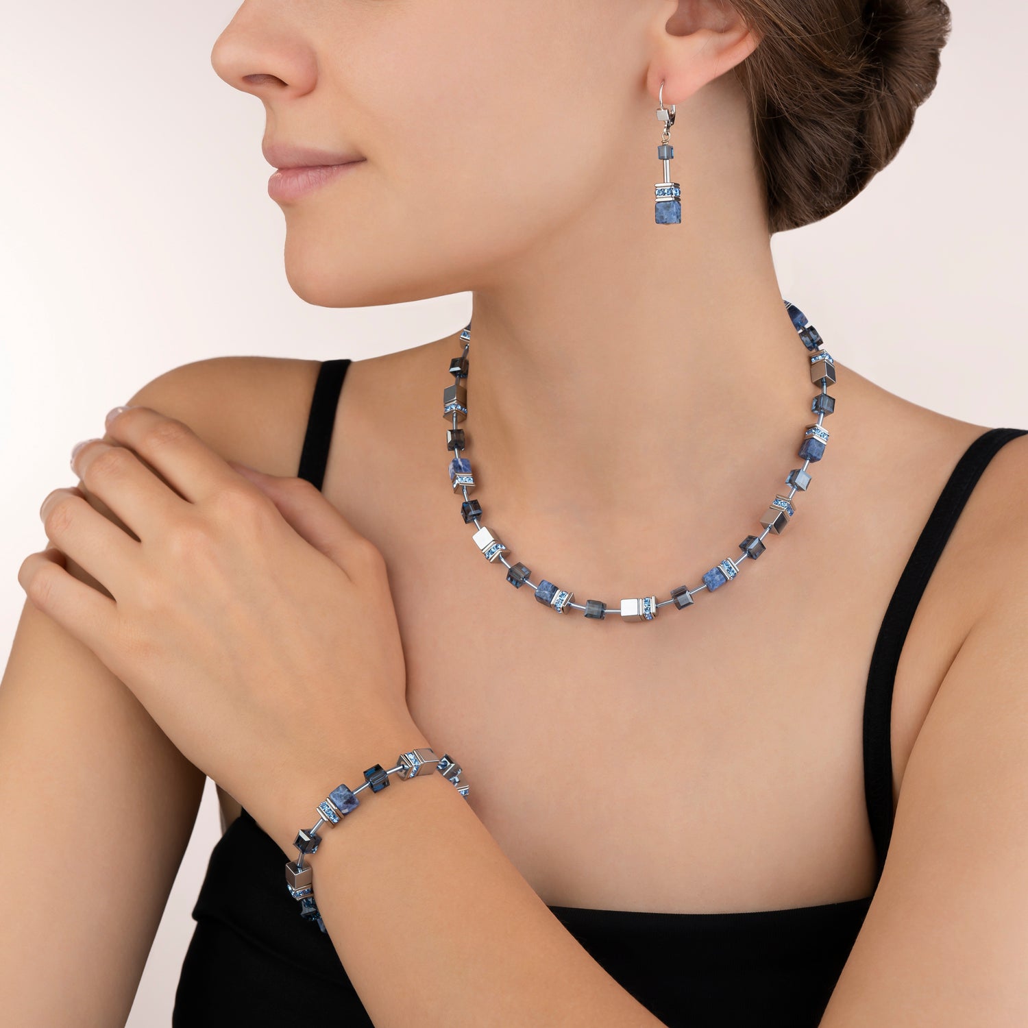 Collana GeoCUBE® sodalita ed ematite blu